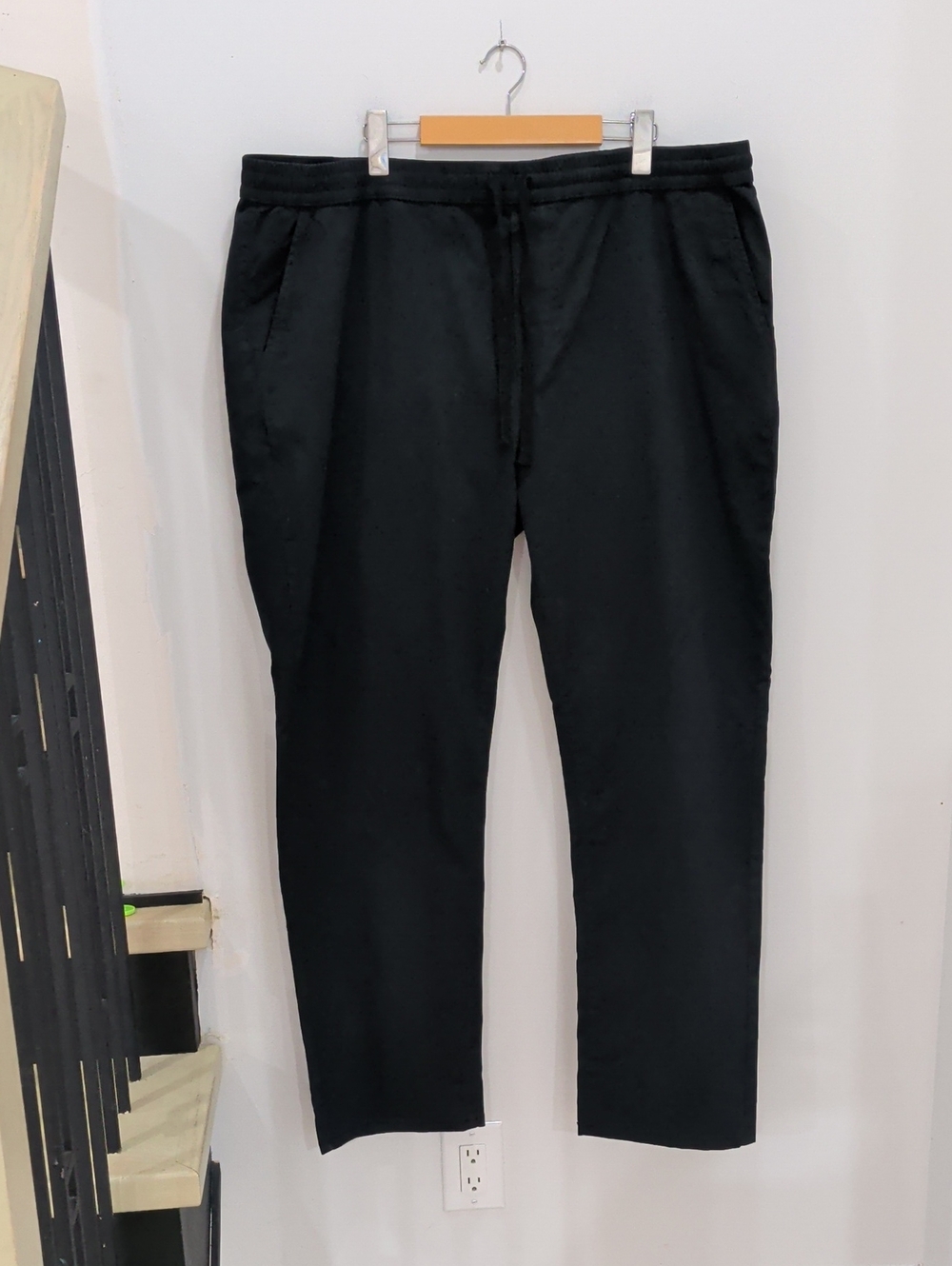 BANANA REPUBLIC | Men's Black Drawstring Waist Pull On Straight Pants Pants